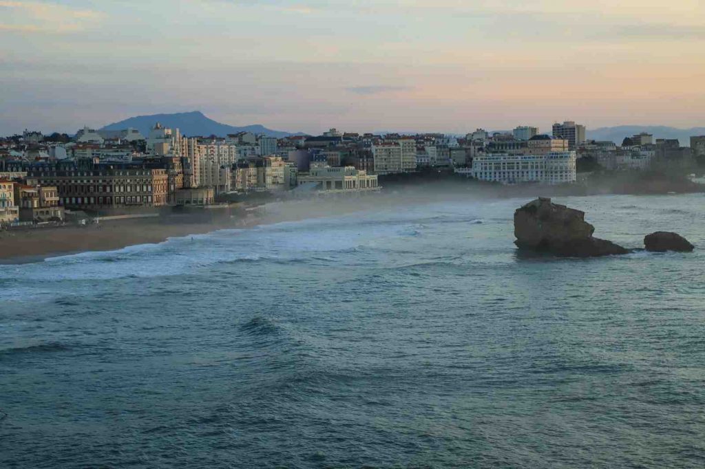 Quel est le nom de la célèbre résidence majestueuse à Biarritz ou le surf est né ?