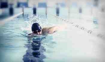 Comment apprendre à nager à l'âge adulte ?