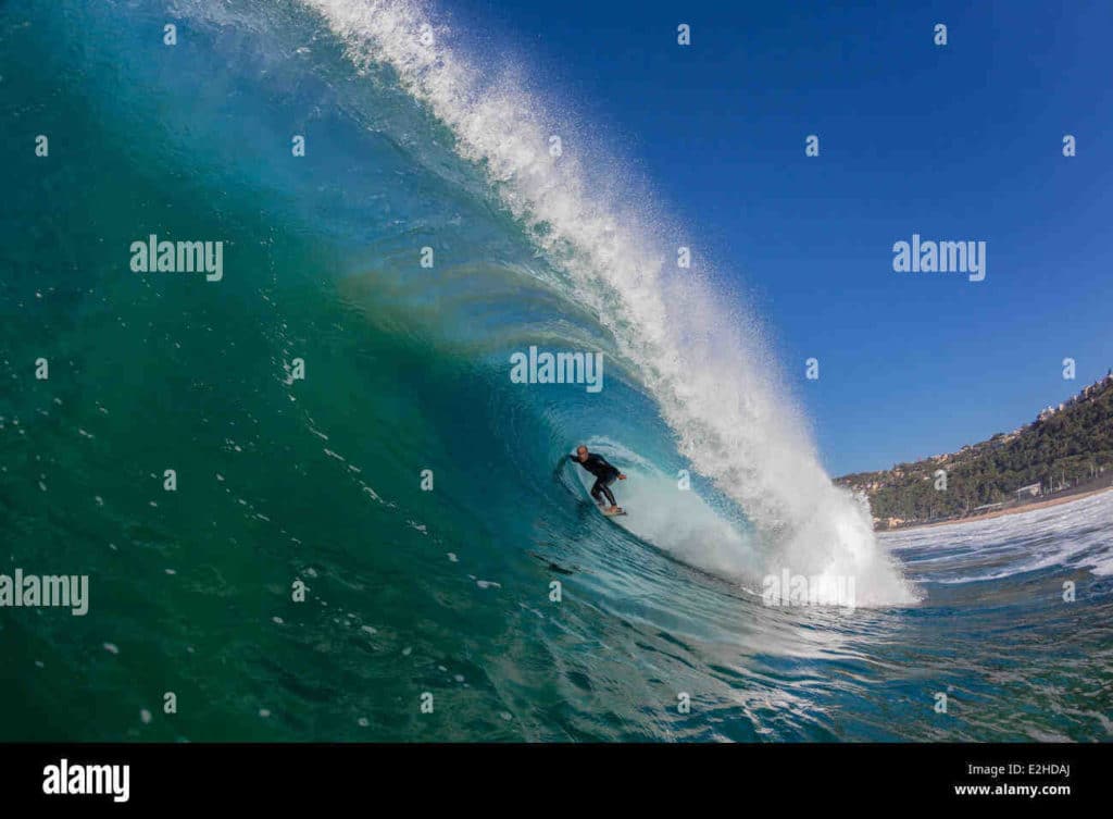 Comment surfer des vagues creuses ?