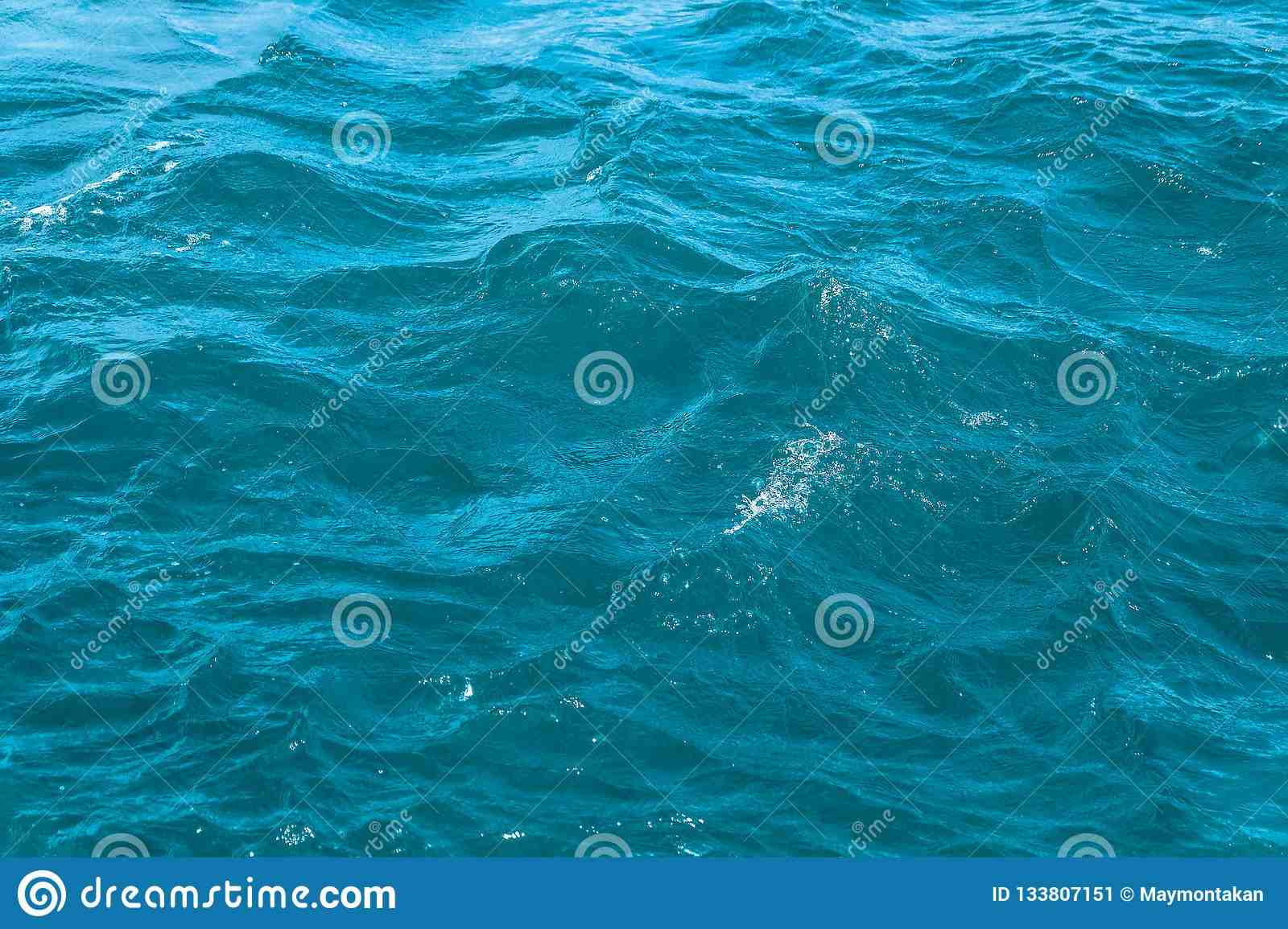 Pourquoi l'eau de mer ne se mélange pas avec l'eau douce ?